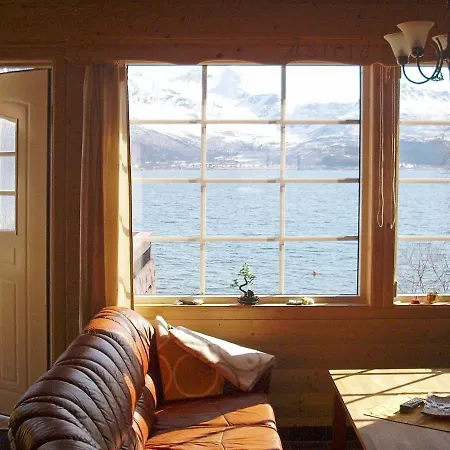 Holiday home Three-bedroom Holiday In Hamnvik 1